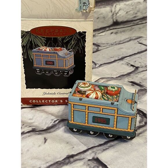 Keepsake ornaments collectors series yuletide central  1995 - Picture 2 of 7